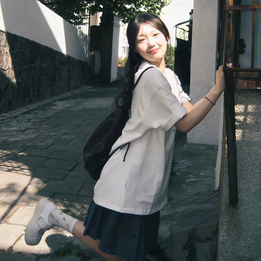 客厅里的松永先生海报
